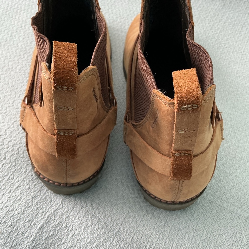 Teva Woman’s Tan Casual Boots - Picture 5 of 7
